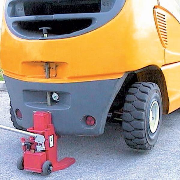 Hydraulic toe jack